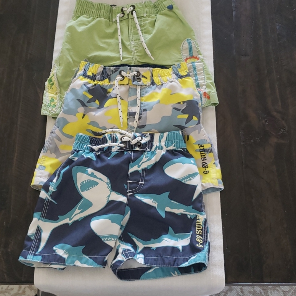 Baby Gap 3 pairs of boys swim trunks